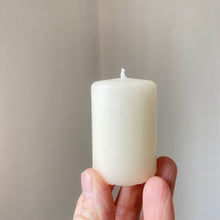 Indlæs billede til gallerivisning Josef, Maria og det lille barn + hjertefad og lys - LILLE - forudbestilling (længere leveringstid end normalt)
